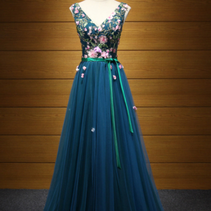 Luxury V Neck Embroidery Long Evening Dresses..