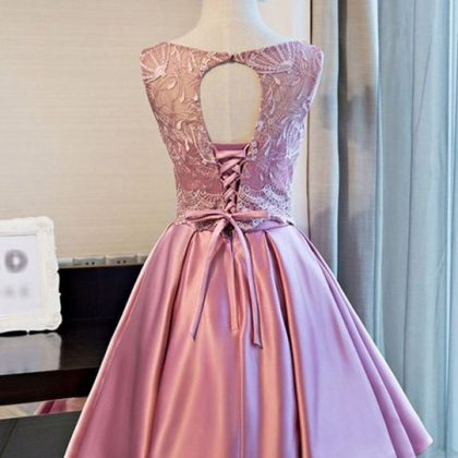 A-line Scoop Knee-length Pink Satin Homecoming..