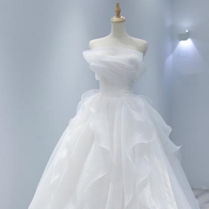 Brassiere light wedding dress model..