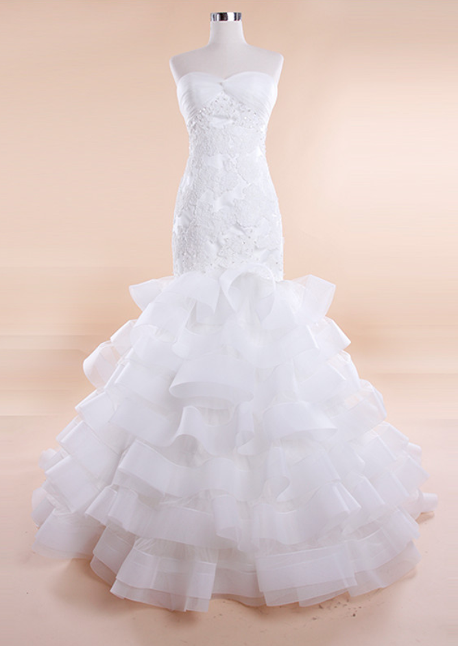 Strapless Sweetheart Mermaid Wedding Dress With Lace Appliqué And Ruffled Layered Skirt
