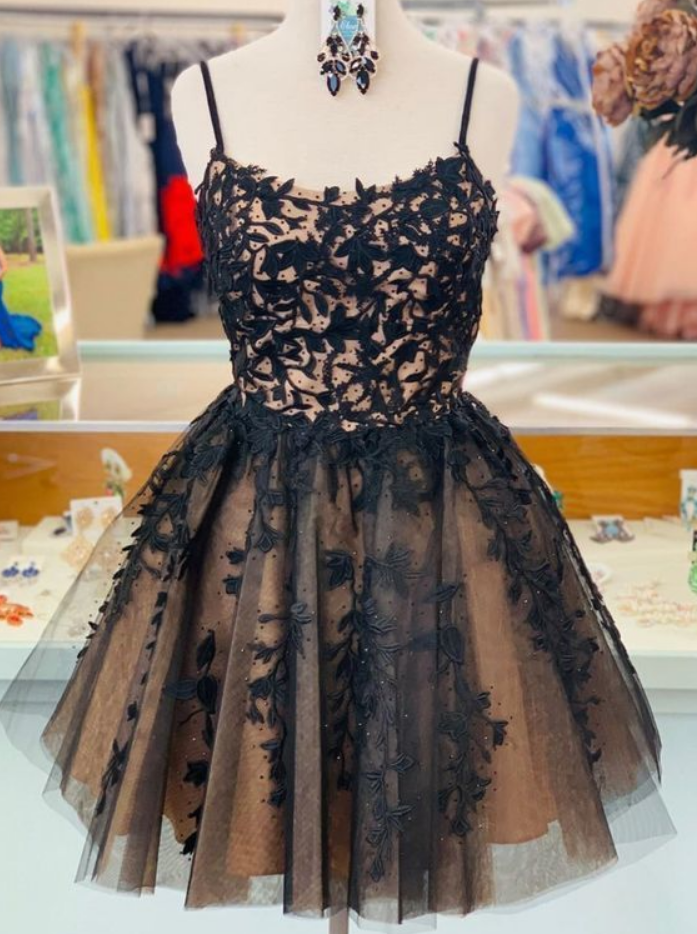 A-line Black Lace Appliqued Short Homecoming Dress