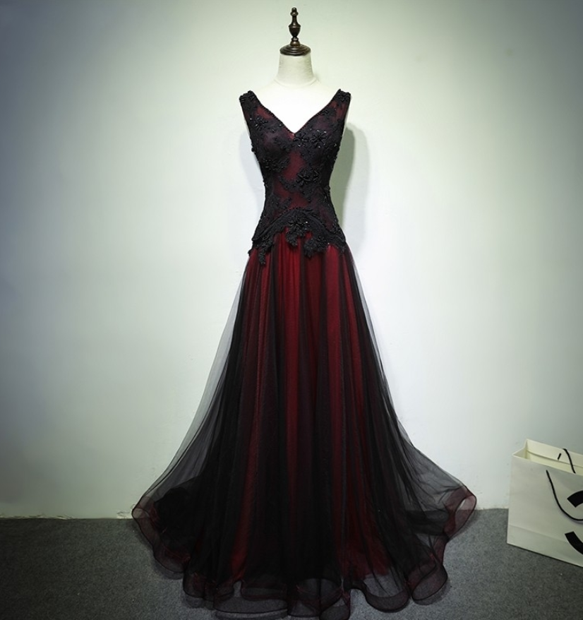 Prom Dresses,ball Gown Appliques Quinceanera Dresses Sexy V-neck Formal Tulle Burgundy With Black