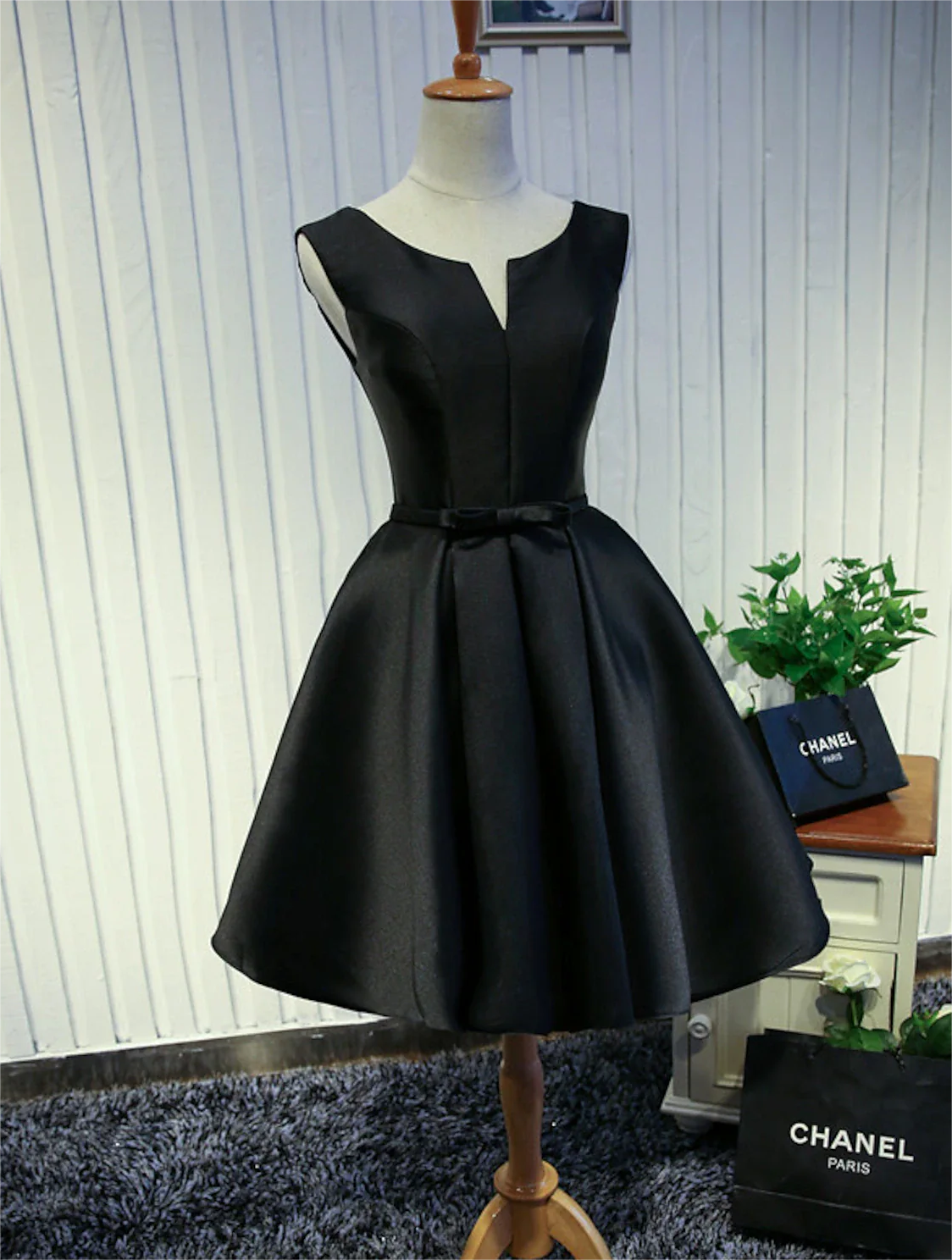 A-Line Homecoming Dresses Minimalist Dress Prom Knee Length Sleeveless Jewel Neck Satin Backless with Butterfly
