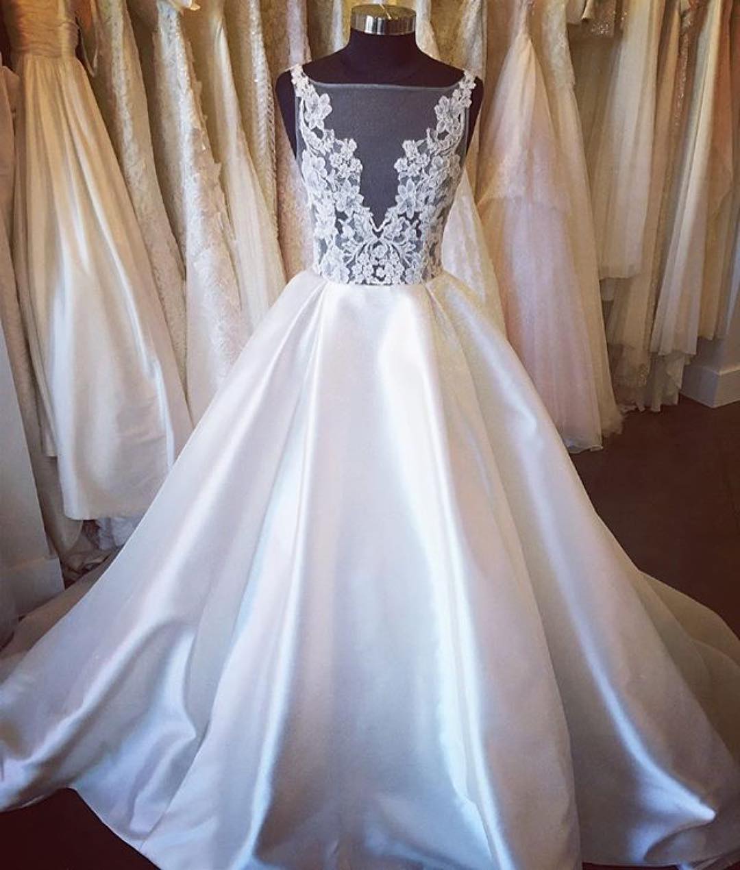Wedding Dresses, Wedding Gown,princess Wedding Dresses Elegant Lace Appliques Open Back Satin Ball Gowns Wedding Dresses