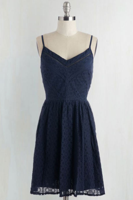 Simple A-line Spaghetti Straps V-neck Lace Short Homecoming Dress
