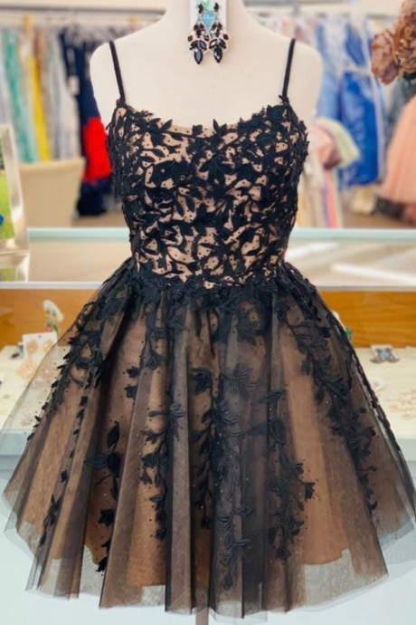 A-line Black Lace Appliqued Short Homecoming Dress