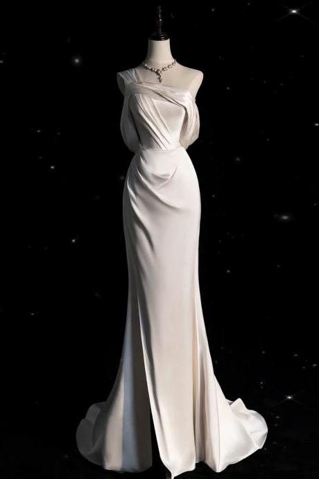 Satin light wedding dress bride senior texture out of the door veil one shoulder small person dress trailing travel