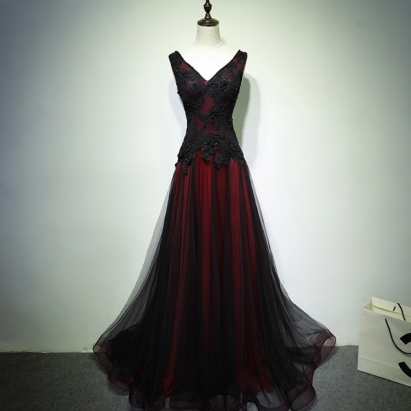 Prom Dresses,Ball Gown Appliques Quinceanera Dresses Sexy V-Neck Formal Tulle Burgundy With Black