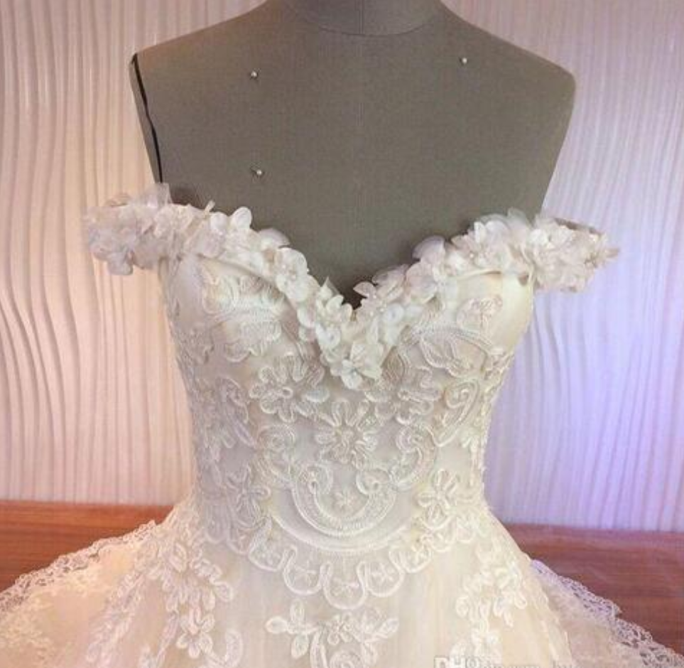 Wedding Dresses With Luxury Corded Lace Appliques on Luulla